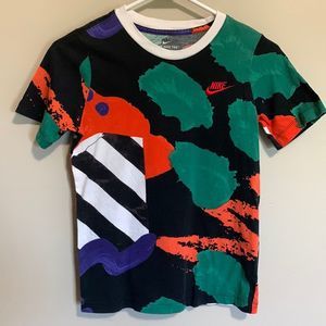 Nike T-shirt SZ Medium